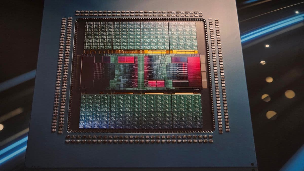AMD 展示 Zen 6 EPYC Venice 處理器:256 核心怪獸晶片,首款進入量產之 2nm 高效能運算晶片