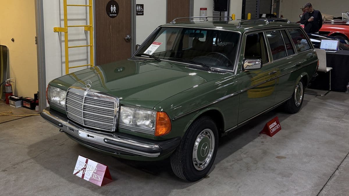 這部 1979 年 Mercedes-Benz 280TE 被困意大利車庫 38 年,現或成為史上最貴 W123